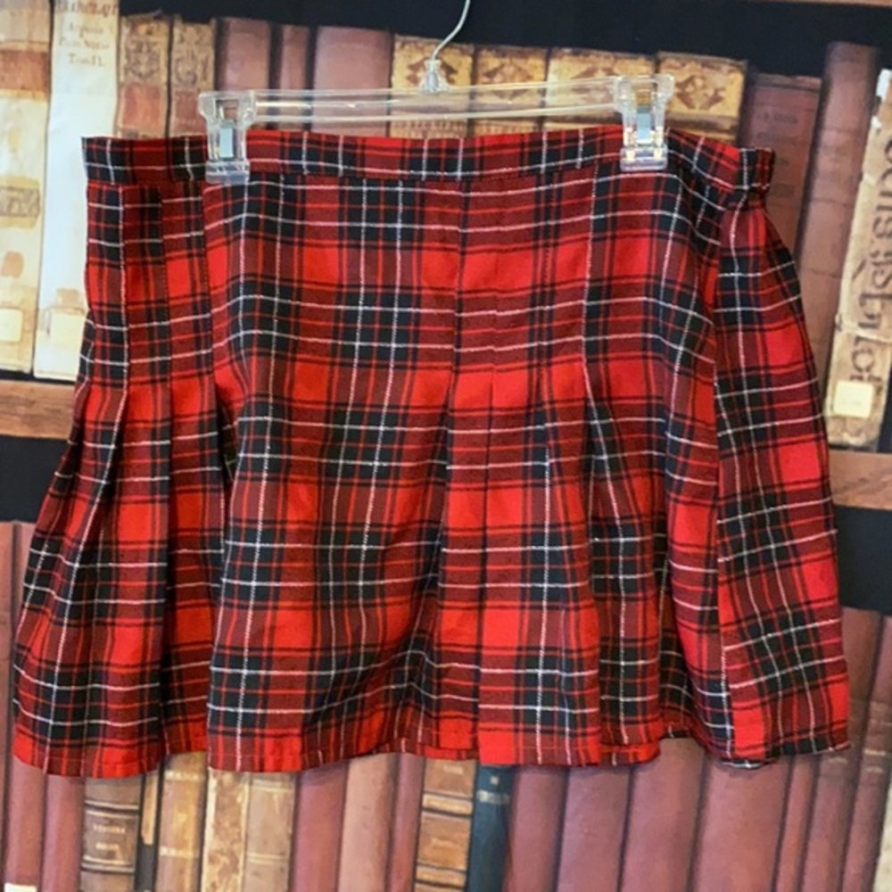 Hips &‎ Curves pleated red tartan plaid skirt Metallic threading accent
